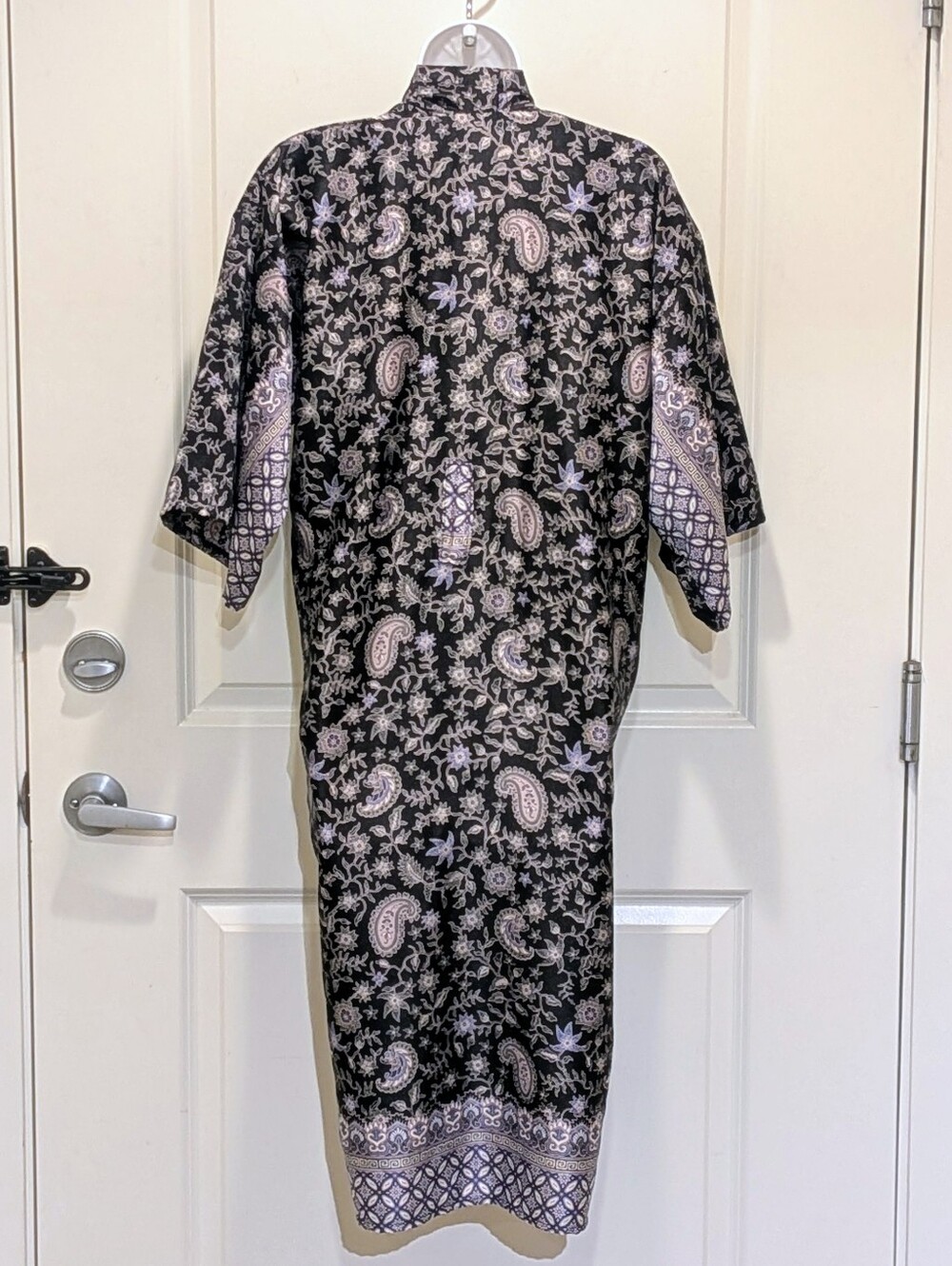 EUC 100% Silk Black White and Blue Paisley Statement Sleeve Kimono - Picture 7 of 11